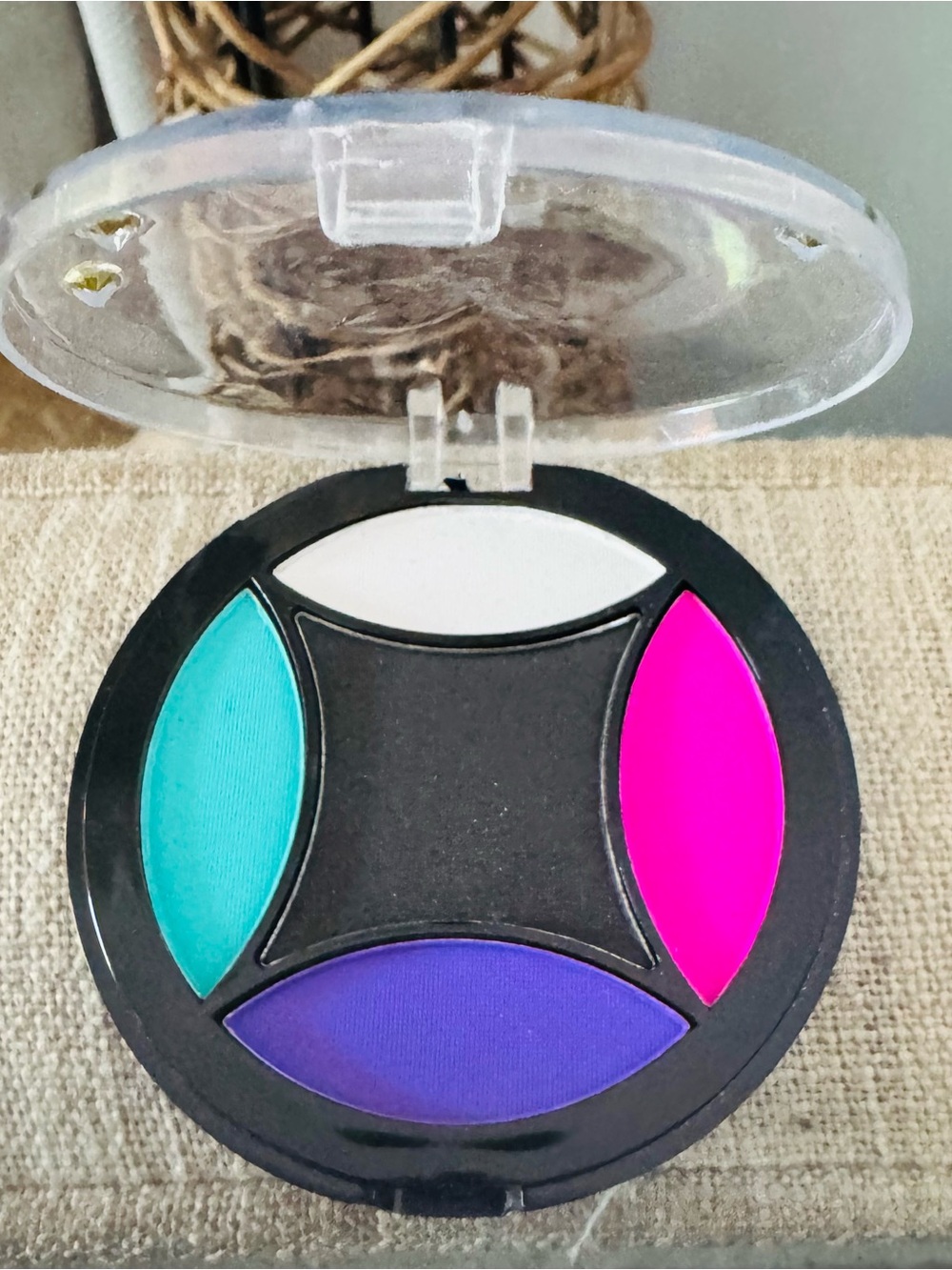 Bright Four-Pan Eyeshadow Palette — White, Teal, Pink, Violet
